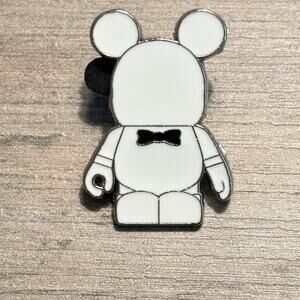 Disney World Parks - Vinylmation Mini Mickey Mouse Groom Trading Pin